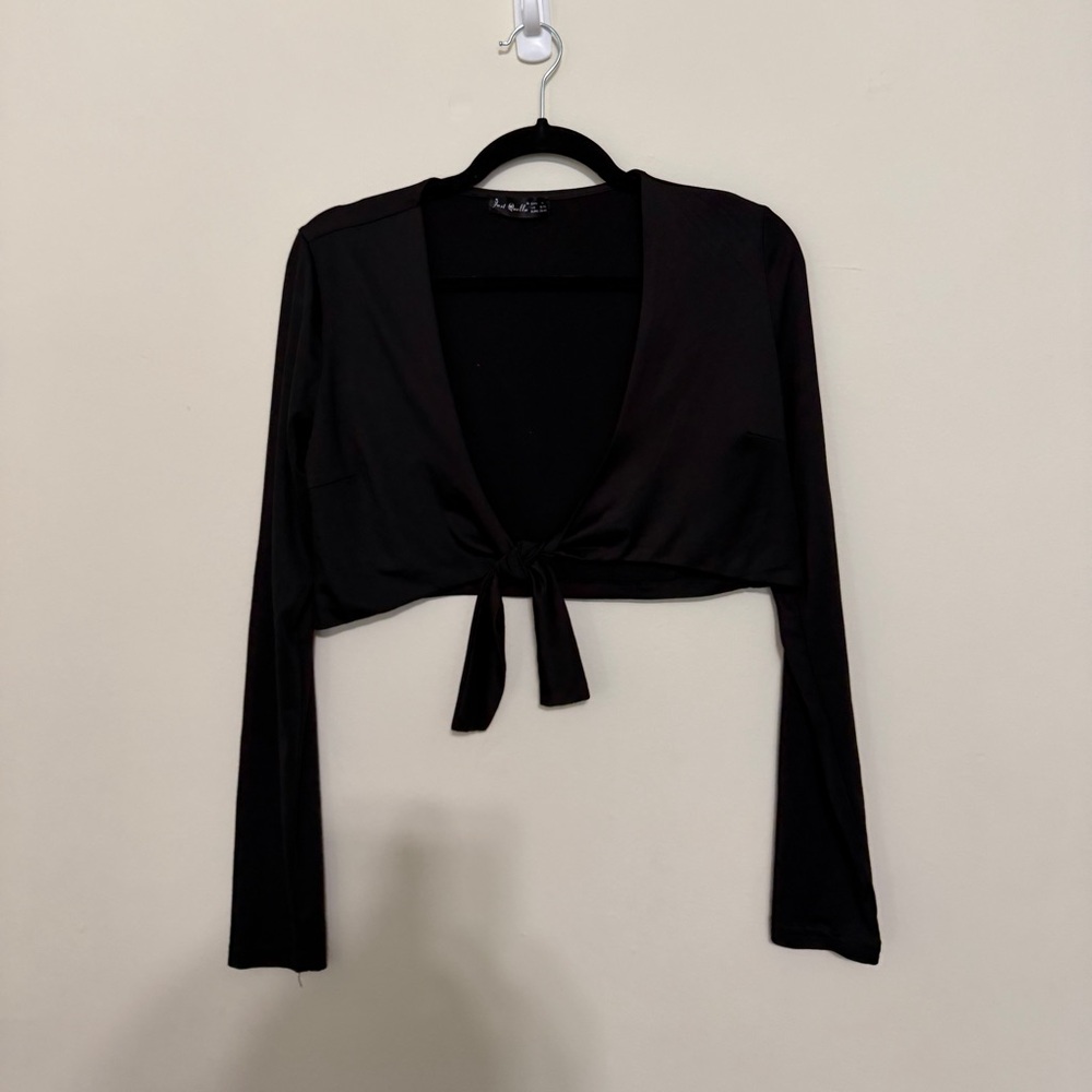 Black Tie-Front Long Sleeve Crop Top